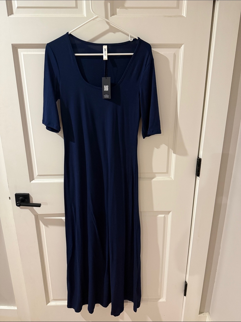 Women’s Scoop Neck Maxi Dress in Navy by (unknown)